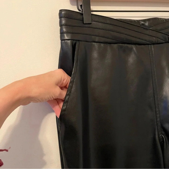 7 For All Mankind FAUX LEATHER HIGH RISE ANKLE TROUSER IN BLACK quite luxury - Picture 3 of 11